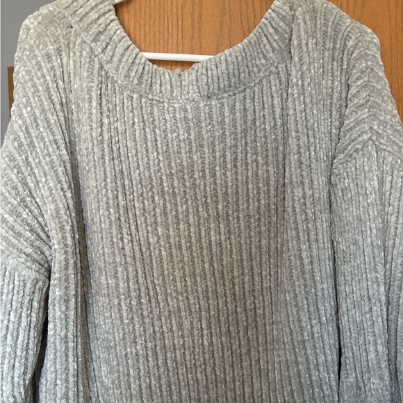 Express Sweater - Picture 4 of 4